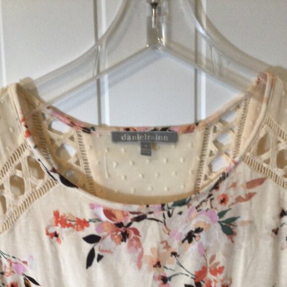 Women's gorgeous Daniel Rainn sleeveless top, size M - Picture 2 of 3